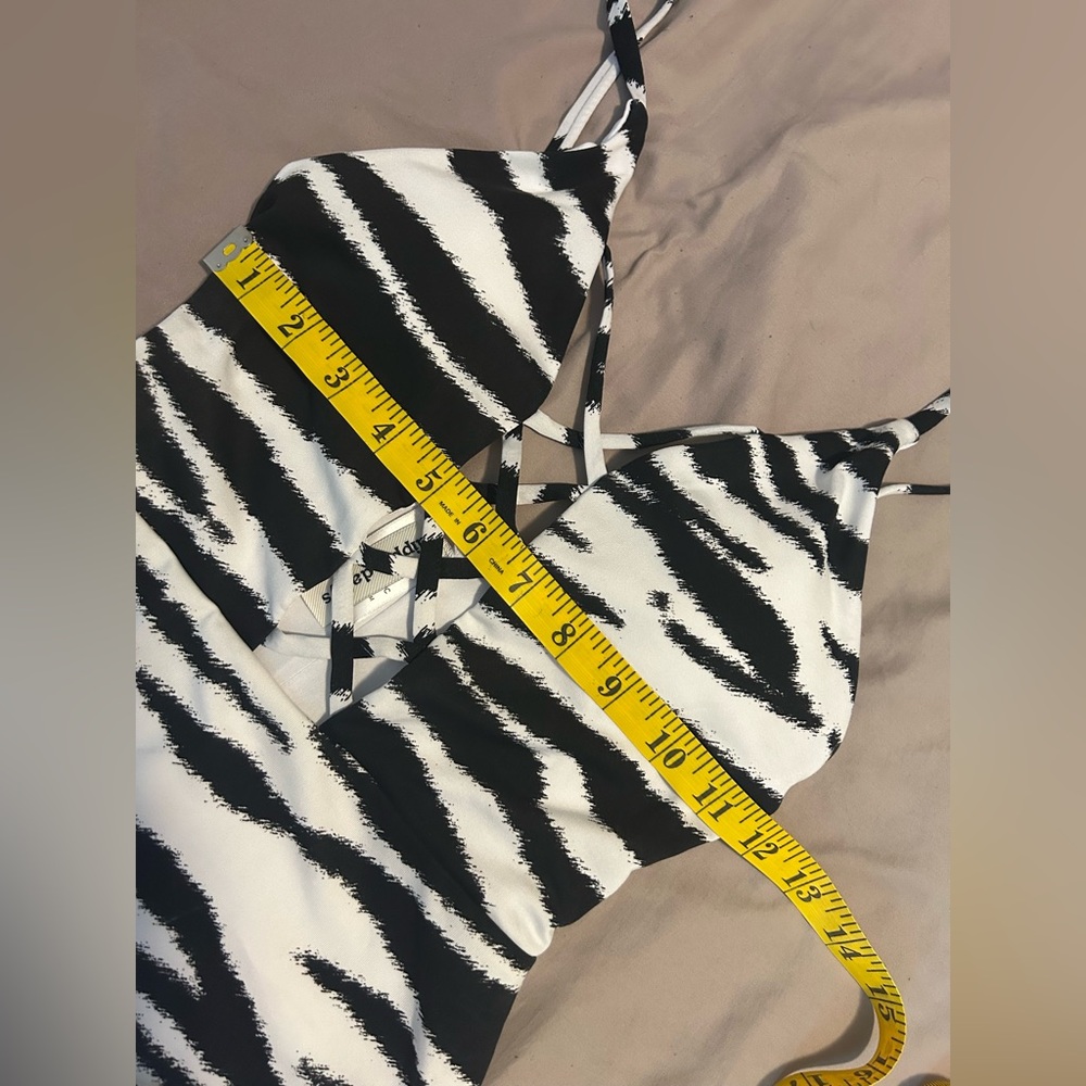NWT Dippin’ Daisy’s One Bliss Zebra Print One Piece Bathing Suit Size S Swimwear - Picture 10 of 13